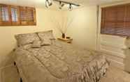 Bedroom 4 House at the Foot of the Mountains