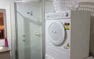 Toilet Kamar 2 Joondalup Apartment