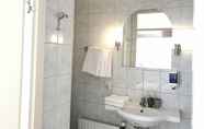 In-room Bathroom 3 Hotel van Oppen