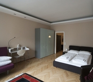 Bedroom 7 Heart of Vienna Opera House Studio