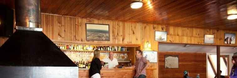 Lobby Pipers Lodge