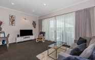 Common Space 2 Princes Wharf 1BR Home Away From Home