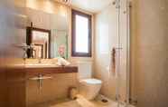 Toilet Kamar 2 Medina Luxury Penthouse