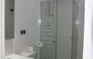 Toilet Kamar 6 Sol Mogan Suites