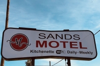 Exterior Sands Motel