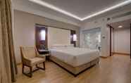 Bedroom 5 Courtyard by Marriott Surat