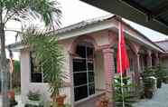 Exterior 4 Kampung Guest House