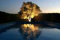 Swimming Pool Château la Renommée