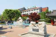 Swimming Pool SUANBO SANGNOK Hotel