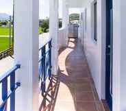 Lobi 3 Blue and White Holiday B&B