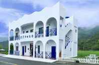 Luar Bangunan Blue and White Holiday B&B