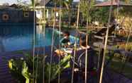 Kolam Renang 2 Na Na Doo Homestay