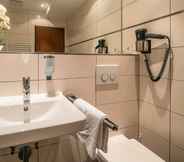 In-room Bathroom 6 Hotel am Krone Park