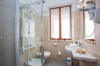 In-room Bathroom Hotel Lo Squalo