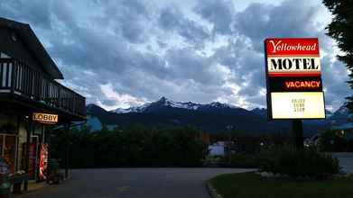 Exterior 4 Yellowhead Motel