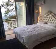 Bedroom 4 Qiandaohu Luxury Lake View Villa