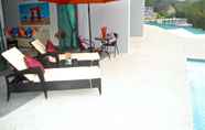 Kolam Renang 2 Patong Bay Hill 1 bedroom Apartment