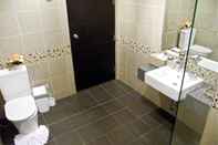 In-room Bathroom Patong Bay Hill 1 bedroom Apartment