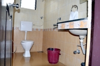 Toilet Kamar FabHotel Magnus Calypso Viman Nagar