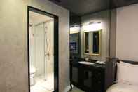 In-room Bathroom Dream Mansion Hotel