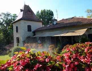 Exterior 2 Moulin Rouhaud