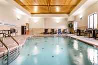 สระว่ายน้ำ Comfort Inn & Suites Independence