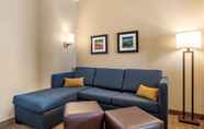 Common Space 6 Comfort Inn & Suites