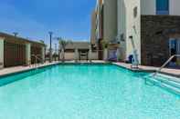 Swimming Pool Hyatt Place Delano