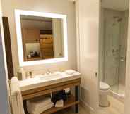 In-room Bathroom 3 Canopy by Hilton Dallas Uptown