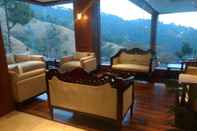 Lobby Deventure Shimla Hills