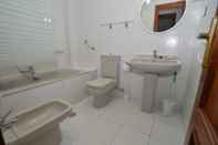 Toilet Kamar Apartment in Isla Playa, Cantabria 103305 by MO Rentals