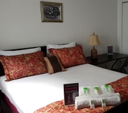 Phòng ngủ 4 Preferred Rooms by Crestview Guest House