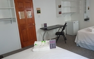 ห้องนอน 5 Preferred Rooms by Crestview Guest House