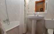 Toilet Kamar 6 Apartment in Isla, Cantabria 102803 by MO Rentals