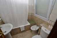 In-room Bathroom Apartment in Arnuero, Cantabria 102902 by MO Rentals