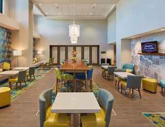 Lobi 2 Hampton Inn & Suites Sacramento at Csus