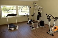 Fitness Center Howard Johnson by Wyndham San Francisco Resort & Conv Center