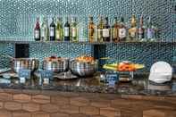 Bar, Kafe dan Lounge Embassy Suites by Hilton College Station, TX