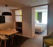 Bedroom 5 Hampton by Hilton Antwerp Central Station