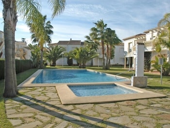 Swimming Pool 6 Bungalow Giralda