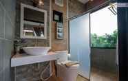 Toilet Kamar 2 The Proud Green Garden Hill Resort