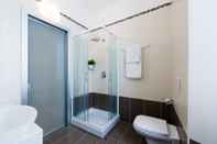 In-room Bathroom Volta Apartment