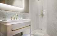 In-room Bathroom 5 Maison Breguet