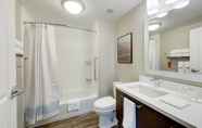 In-room Bathroom 4 TownePlace Suites by Marriott Kansas City Liberty