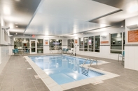 Swimming Pool TownePlace Suites by Marriott Kansas City Liberty