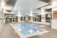 Swimming Pool TownePlace Suites by Marriott Kansas City Liberty