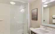 In-room Bathroom 3 TownePlace Suites by Marriott Kansas City Liberty