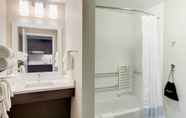 In-room Bathroom 7 TownePlace Suites by Marriott Kansas City Liberty