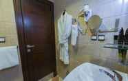 Toilet Kamar 5 Platinum Suites Jeddah