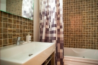 In-room Bathroom A04 - Large Modern 1 bed Apartment with pool by DreamAlgarve